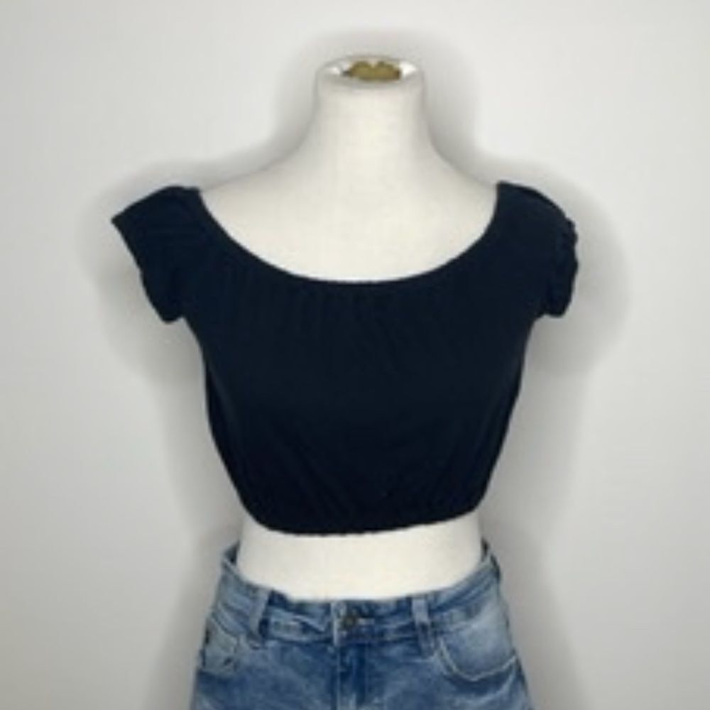 5/$25💜 Me to We- Black Crop Top